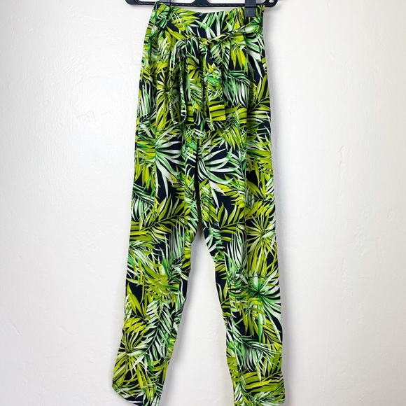 Forever 21 Pants - 🌻Forever 21 | Leaf Print Tropical Tie Waist Pants